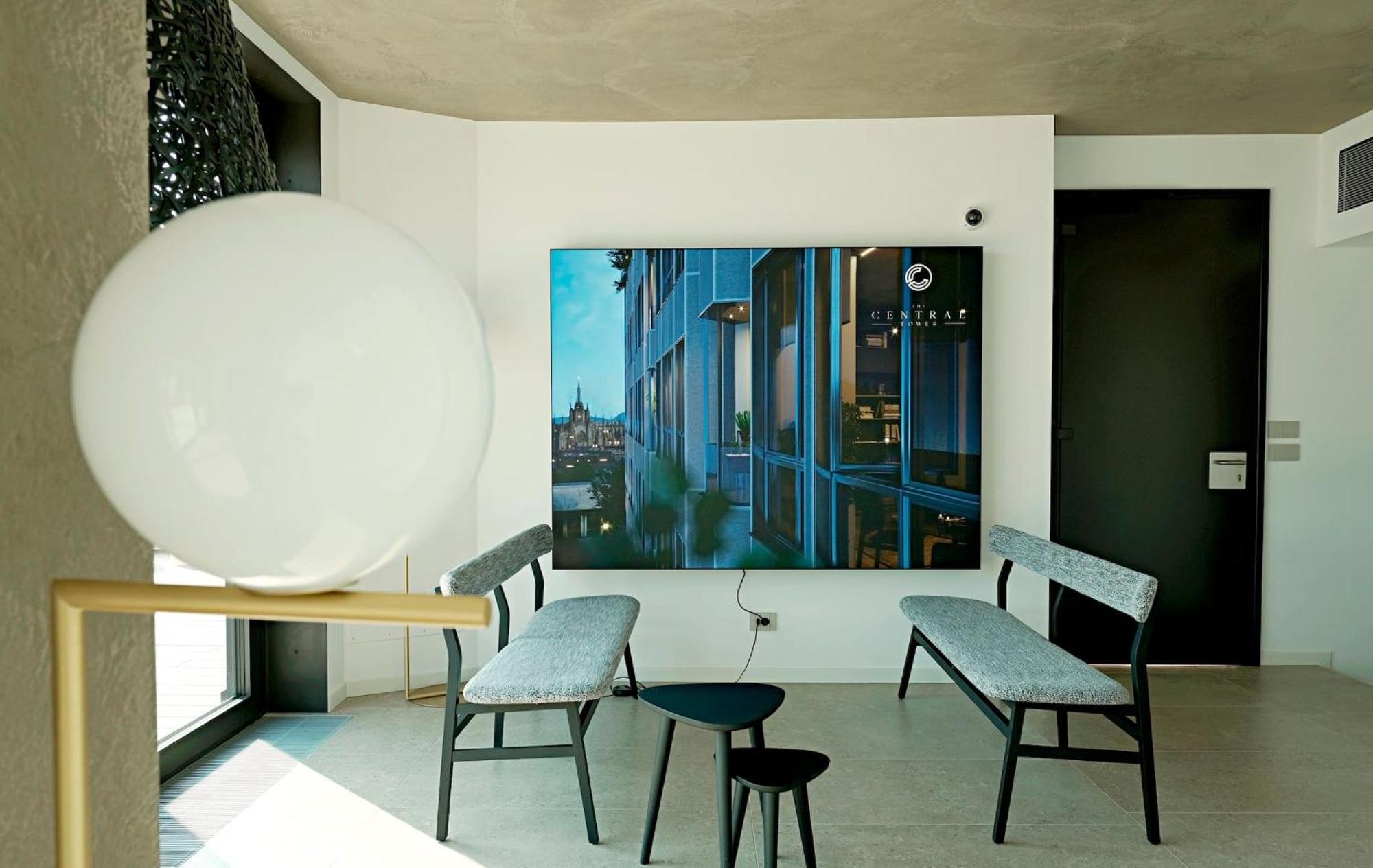 San Babila Central Tower With Panoramic Terrace Overlooking Duomo By Rentopolis Milan Luaran gambar