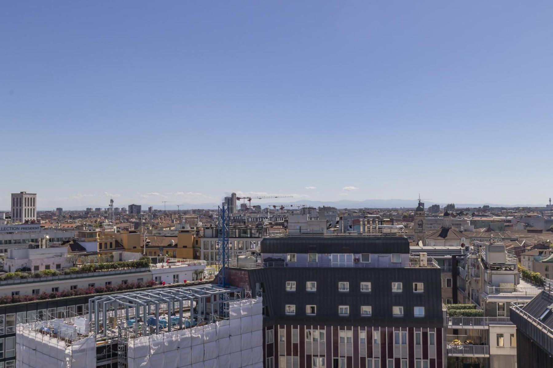 San Babila Central Tower With Panoramic Terrace Overlooking Duomo By Rentopolis Milan Luaran gambar