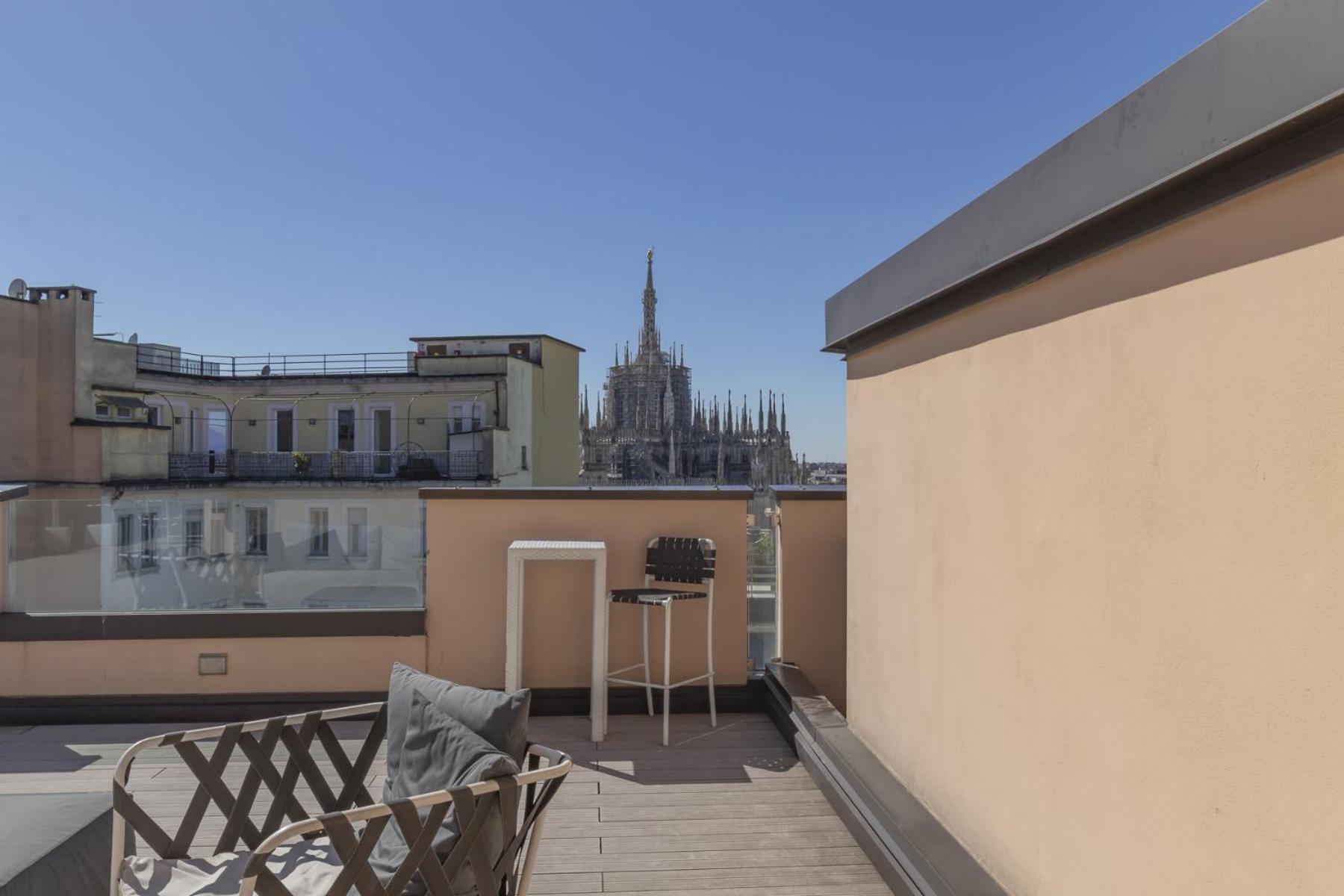 San Babila Central Tower With Panoramic Terrace Overlooking Duomo By Rentopolis Milan Luaran gambar